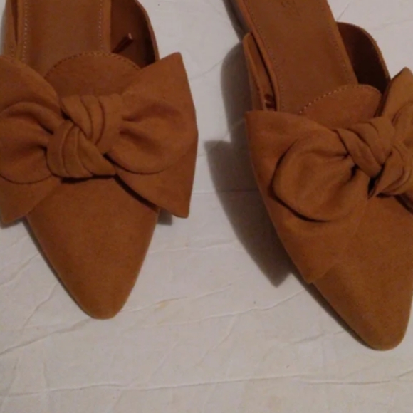J. Crew Factory Tan Flats with Bow Accent - Picture 2 of 4